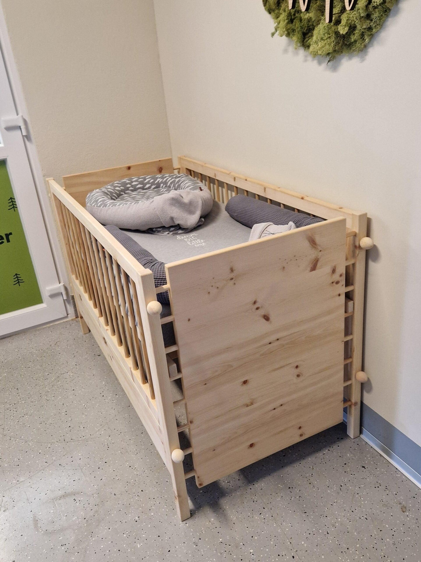 Gitterbett aus Zirbenholz - Kreativkopf