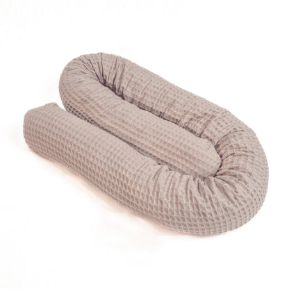 Kinderwagenschlange mit Zirbenflocken in beige Waffel