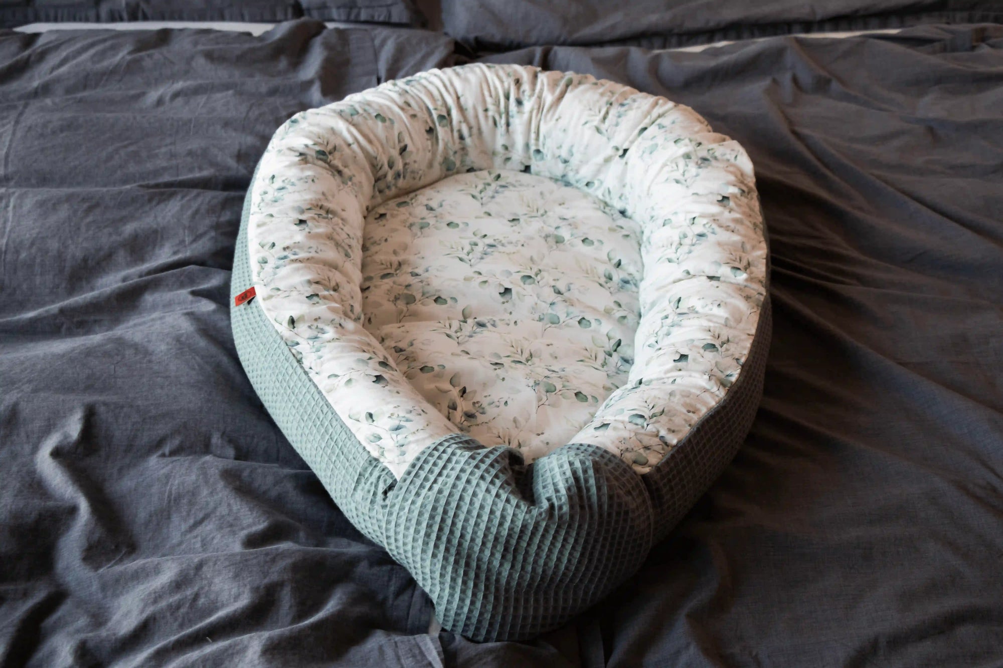 Nahaufnahme Babynest Grün Waffel Eukalyptus