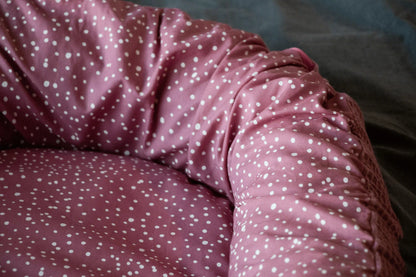 Nahaufnahme Babynest Rosa Waffel Rosa Punkte Zoom
