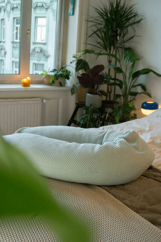 Stillkissen & Seitenschläferkissen - Zirbe & Wolle Füllung - Minze Waffel - Kreativkopf - Umgebung